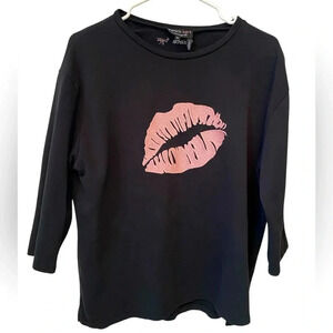 French Kyss Embroidered Lip Graphic Top Women’s XL Novelty Print